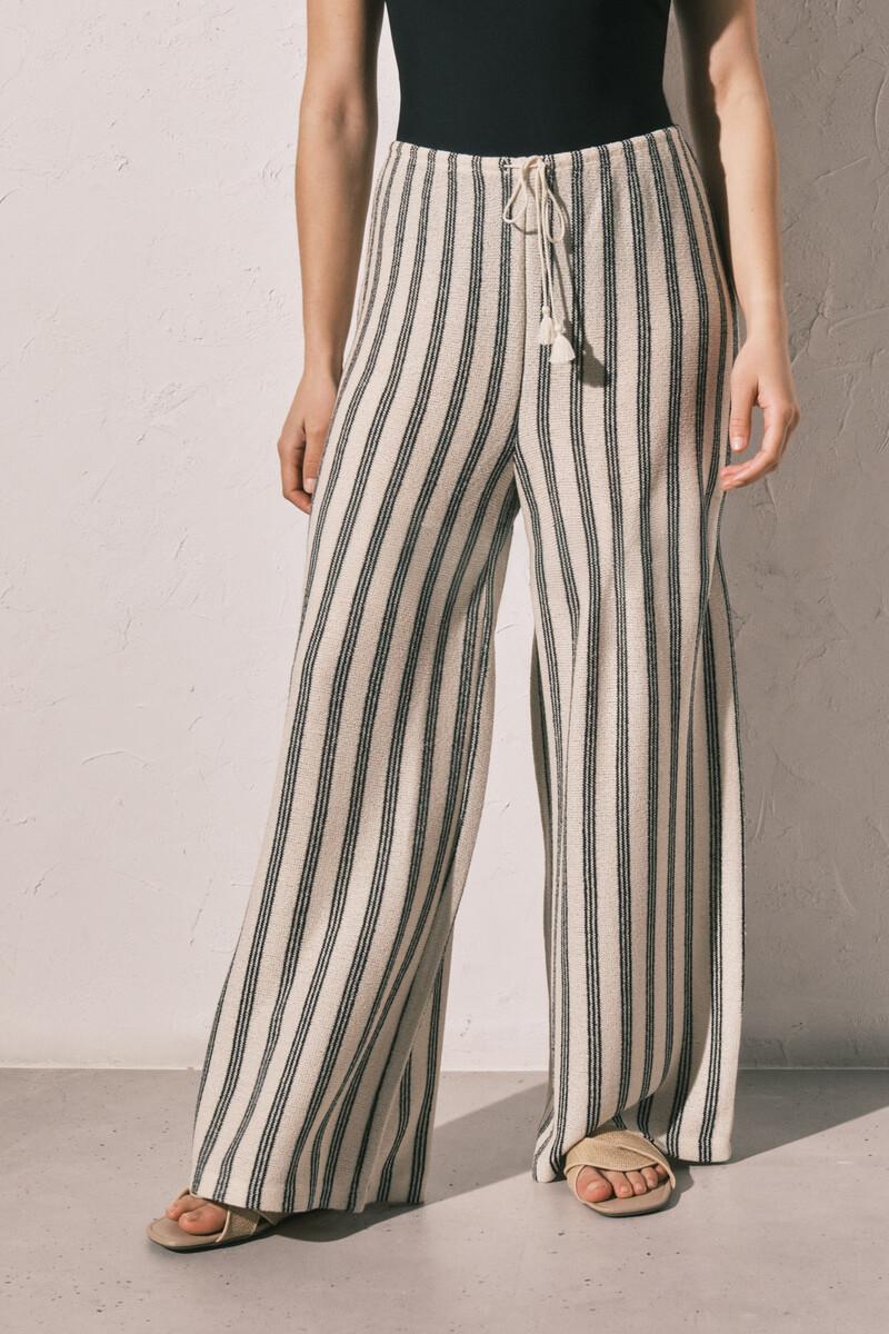 Duge pantalone sa prugastom strukturom Duge pantalone sa prugastom strukturom